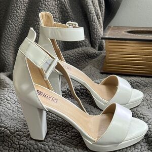 IDIFU White Chunky Heel Sandals